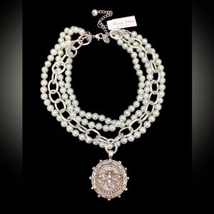 NWT SUSAN SHAW Bee Medallion Pendant Multi-Strand Pearl Necklace Silver